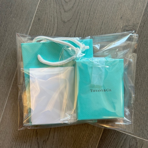 Authentic Tiffany small gift bag, box, ribbon & cards - Picture 14 of 15